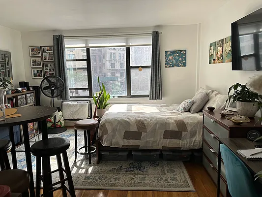 Rented by Eric Goodman Realty Corp | media 7