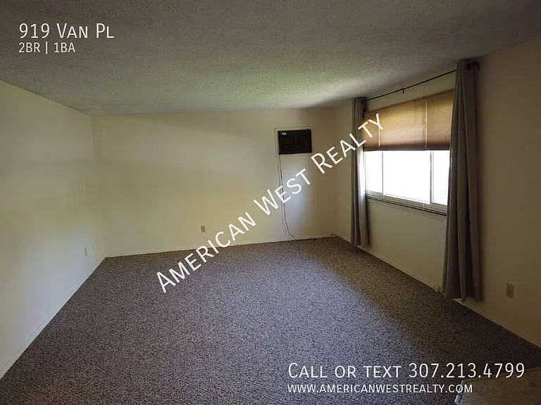 919 Van Pl — Photo 3