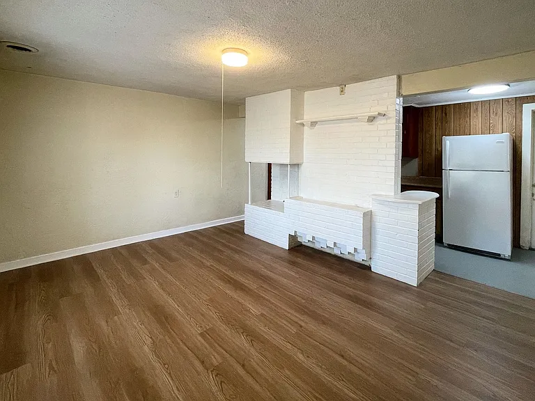 939 E 9th Ave — Photo 2