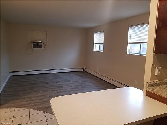 3rd image of 365 Argyle Ave #1