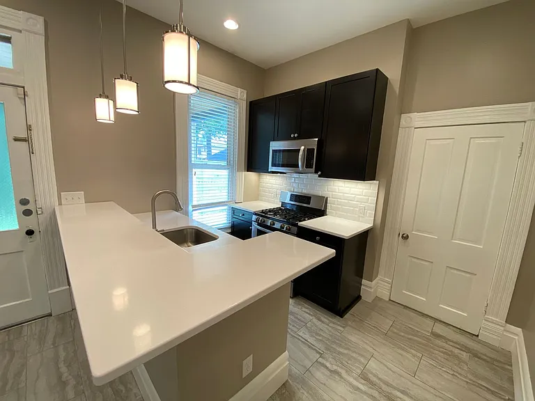 W King Ave 101-101.5 MLR — Photo 12