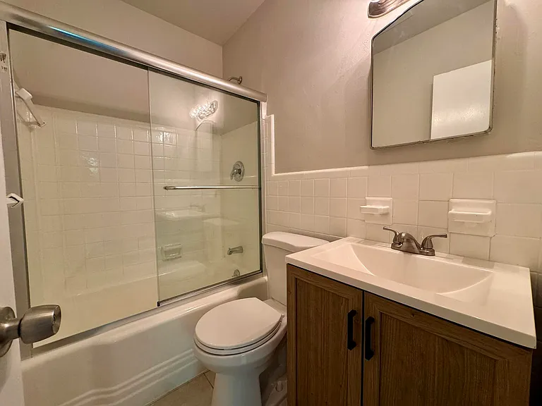 625 NE 14th Ave #4 — Photo 8