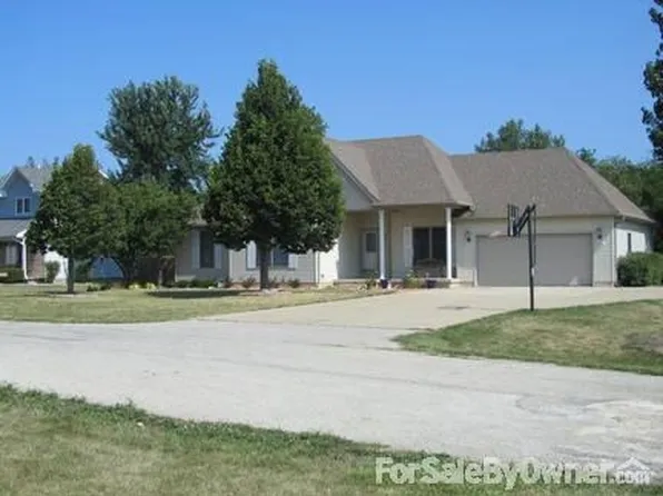 6450 Derby Dr, Mt Zion, IL 62549