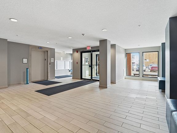 4th image of 390 Windermere Rd NW #432