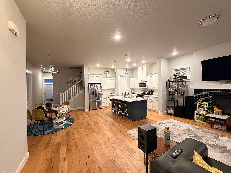 1st image of 6760 SE Genrosa St