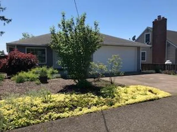 1105 5th St, Tillamook, OR 97141