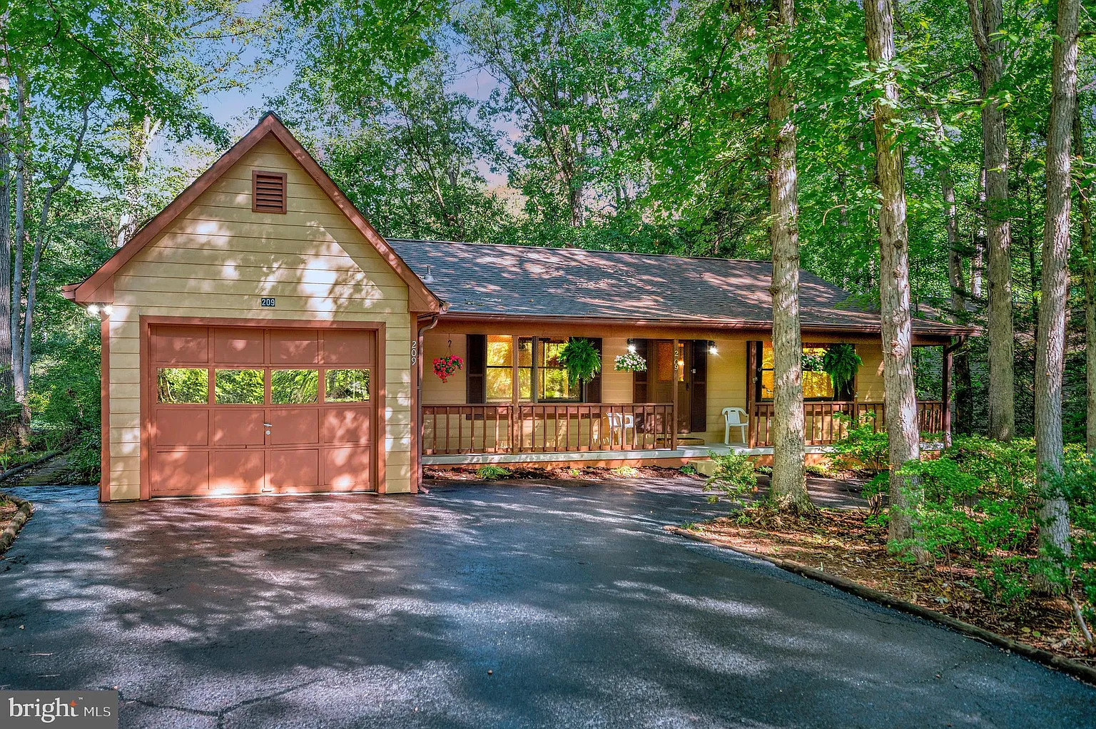 209 Fairway Dr photo 1