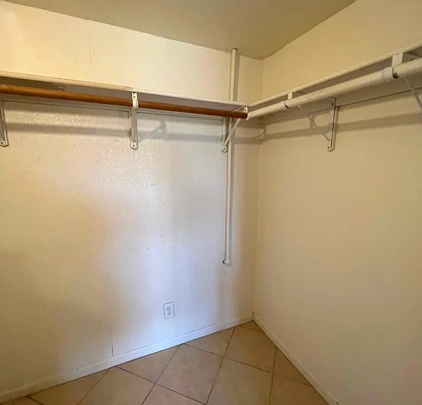 401 Buchanan Dr — Photo 1