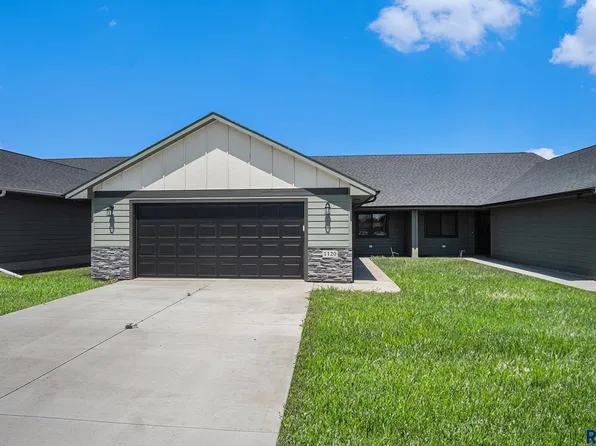 1120 11th St NE, Madison, SD 57042