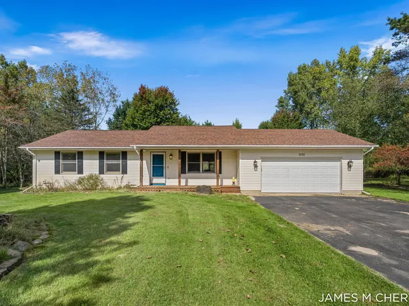 8283 Deer Valley Dr SE, Alto, MI 49302