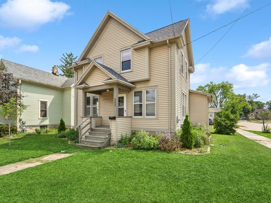 357 W South Park Ave, Oshkosh, WI 54902