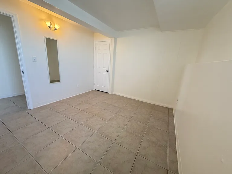 2226 Noah St — Photo 10