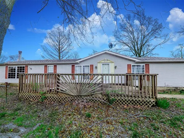 15810 Douros Dr, Carlyle, IL 62231