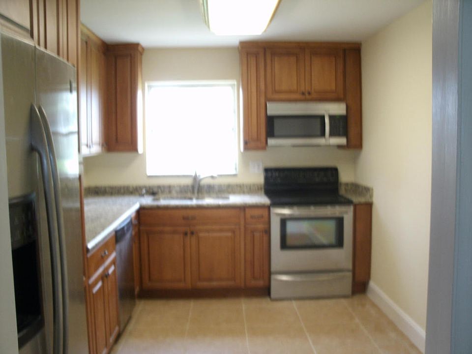 1st image of 2556 Dudley Dr E APT F