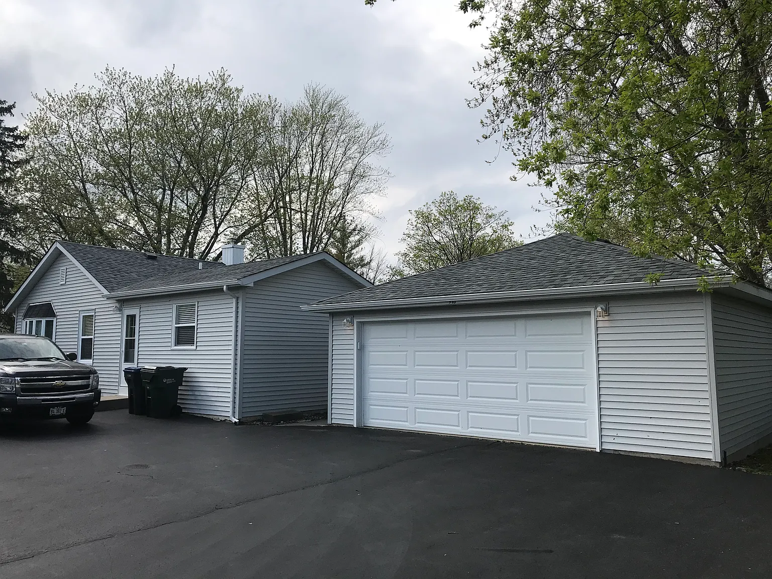 918 Logan Ct photo 1