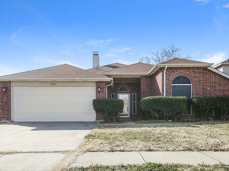 2613 Clovermeadow Dr — Photo 1