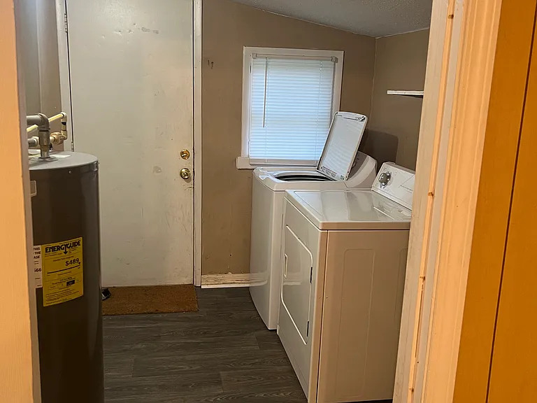 2402 Irving St — Photo 9