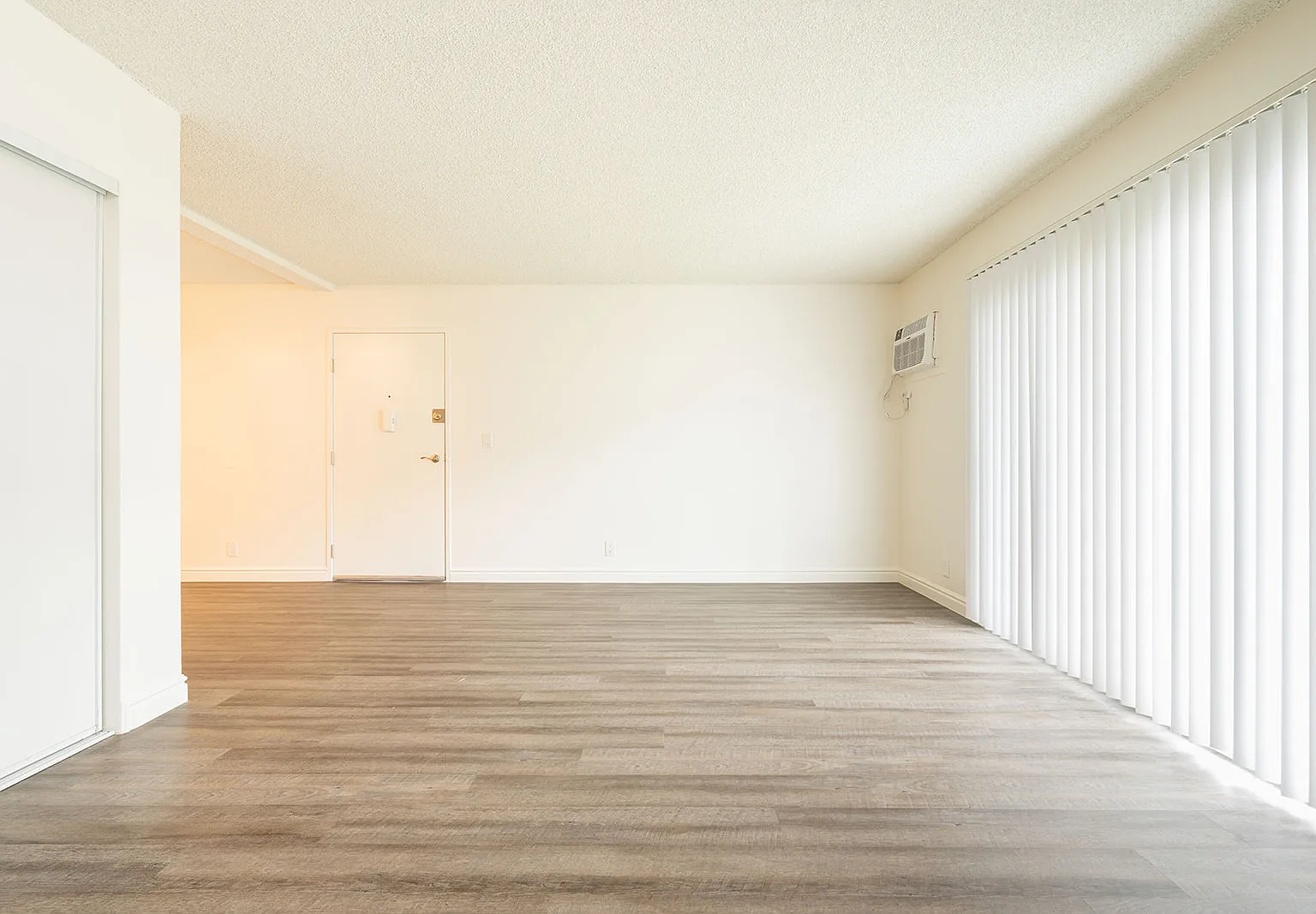 2 bed, 1100 sqft, $2,645 — Photo 3