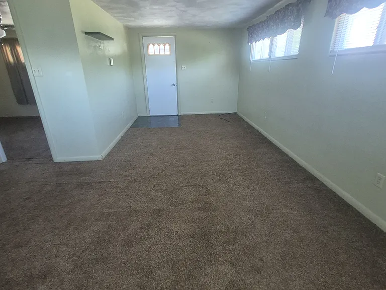 209 Railroad St — Photo 3