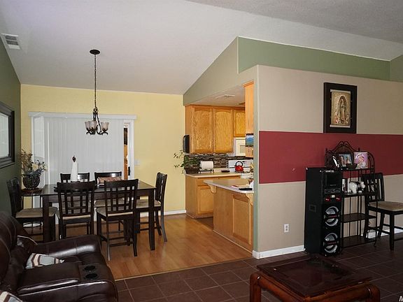 4th image of 488 Winemaker St