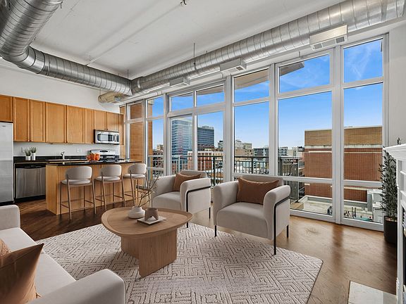 4th image of 950 W Monroe St Unit 809