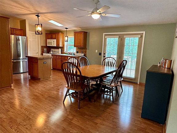 3rd image of 12750 Walnut Dr