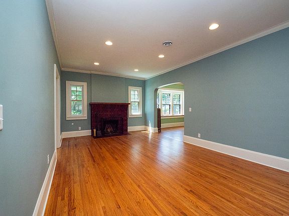 4th image of 4354 Garfield Ave