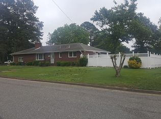 1 Bayberry Dr, Newport News, VA 23601