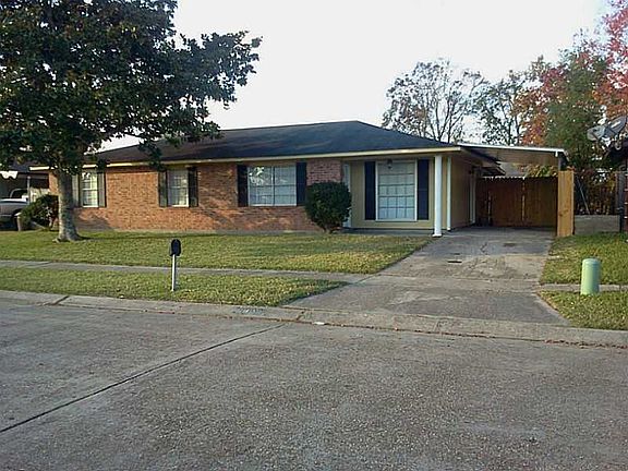 2nd image of 2828 Victoria Dr