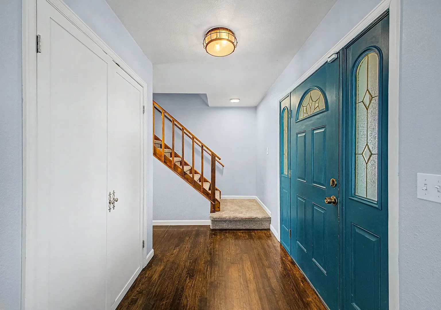 Spacious 4-Bedroom, 4-Bathroom Home on a Large Lot in Central Lakewood — Photo 4