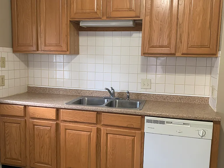 546 Butler Ave — Photo 9