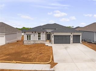 25080 W 141st Ter, Olathe, KS 66061