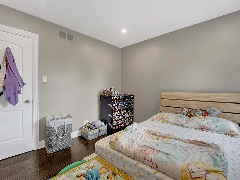 1135 Crestwood Dr — Photo 23
