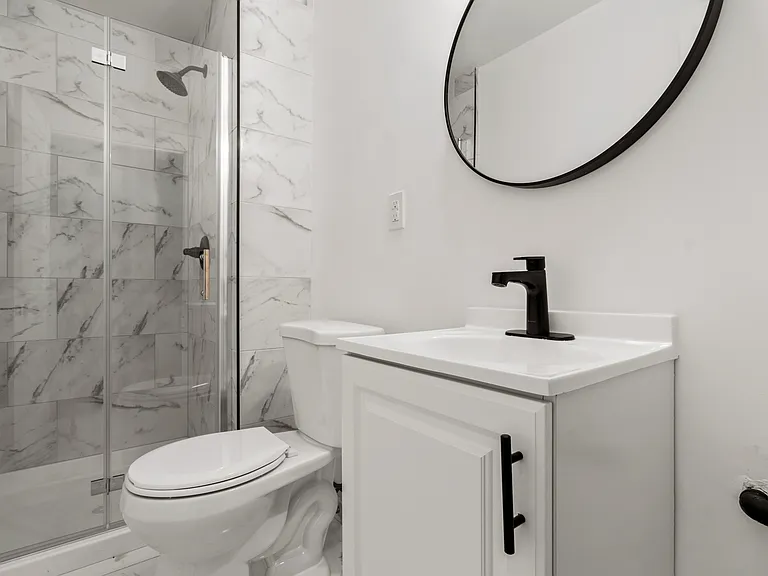408 E 6th St #5 — Photo 5