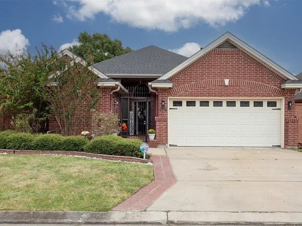 716 N 31st St, Nederland, TX 77627
