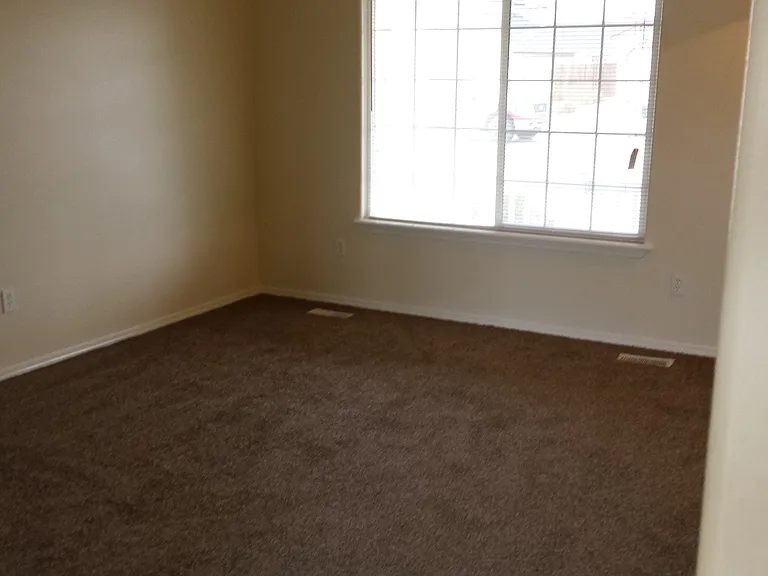 693 E Willow Brook Dr — Photo 3