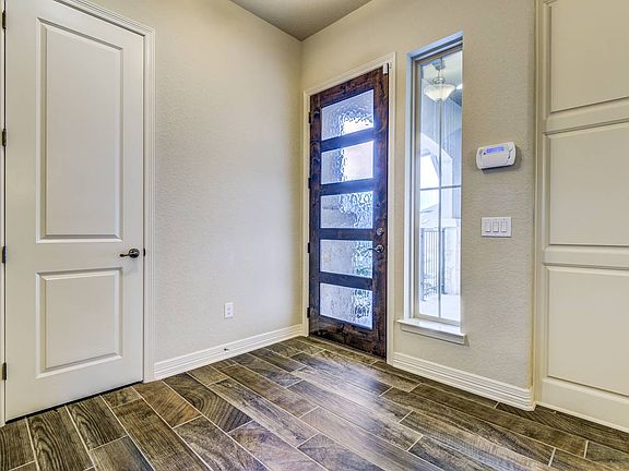 3rd image of 4707 Avery Way