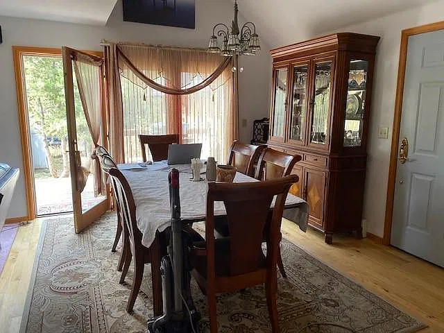 4 bed, 2.5 bath, 1646 sqft, $4,000 — Photo 2
