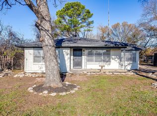 1501 E Henderson St, Cleburne, TX 76031