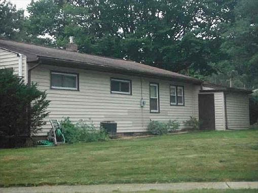 2nd image of 322 E Marion St