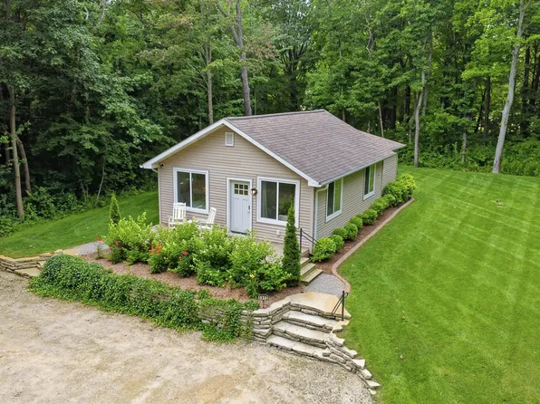5912 Madison St, Coloma, MI 49038