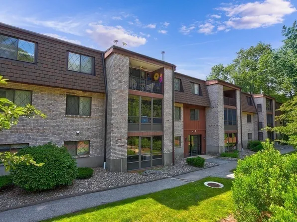 7 Greenbriar Dr APT 205, North Reading, MA 01864