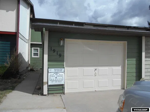 1919 Edinburgh St, Rawlins, WY 82301