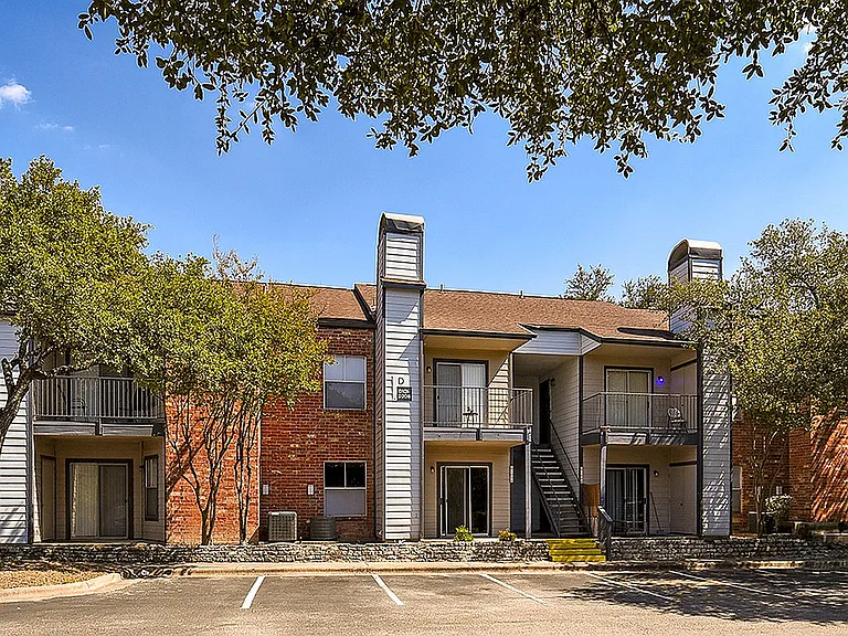 Centennial Place Apartments — Photo 5