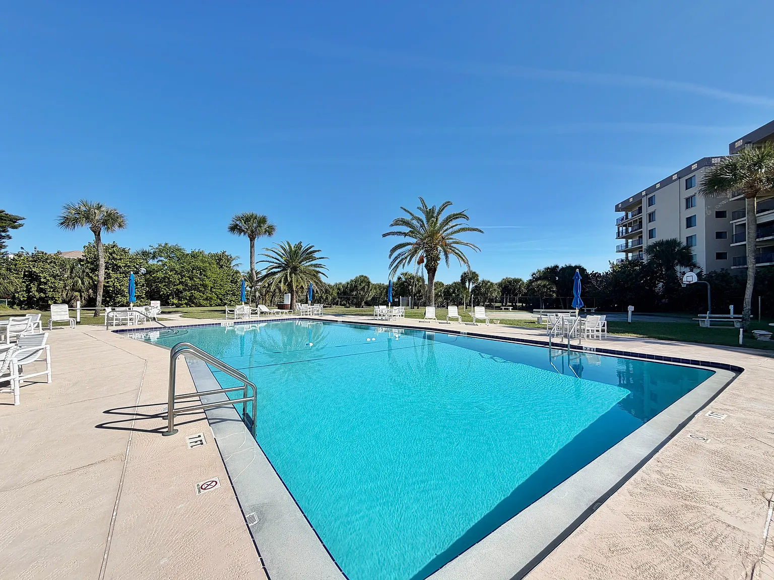 2 bed, 840 sqft, $1,850 — Photo 2