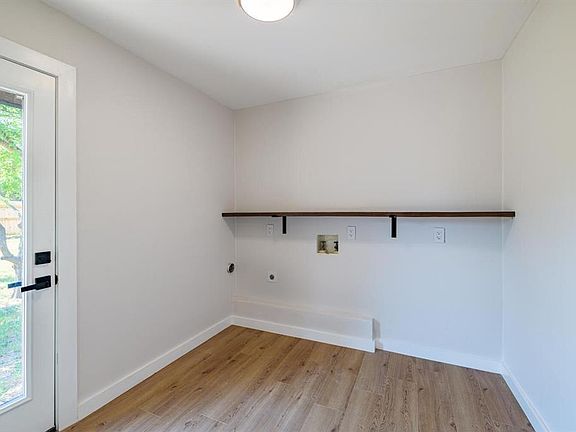 4th image of 5401 Basswood Ln