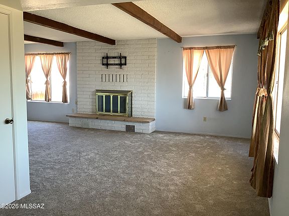 4th image of 455 Campbell St