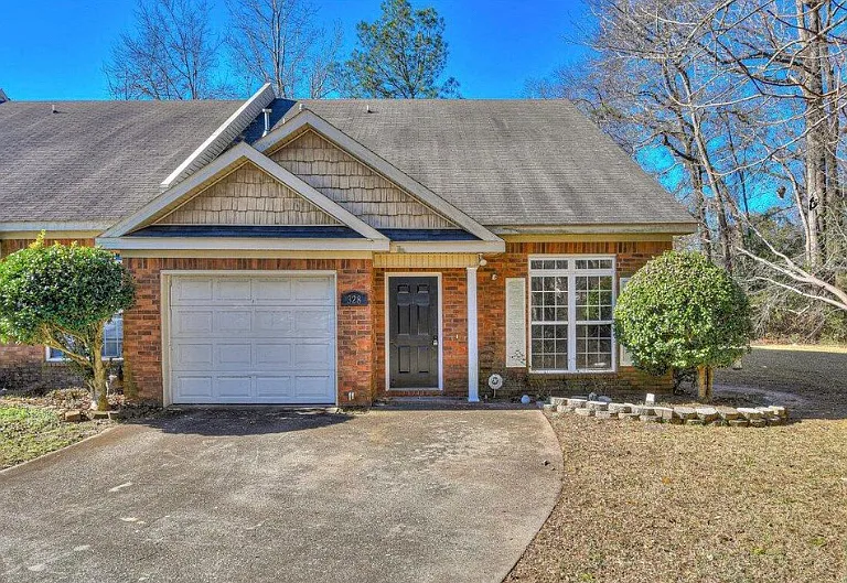 328 Hornhead Dr — Photo 1