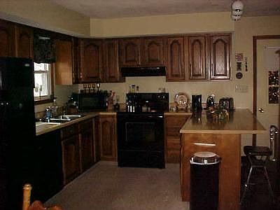 3rd image of 698 Piatt Ave