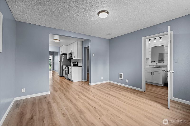 3rd image of 1102 cowlitz Way